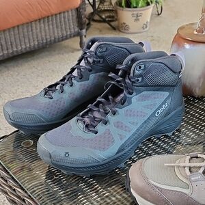 New Unworn Showroom Sample 2025 Oboz Footwear Katabatic LT Mid Hiking Shoe 9
